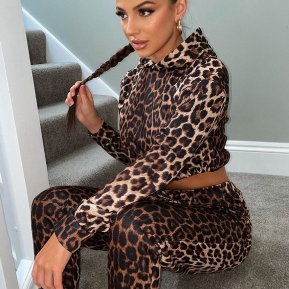 Women's Leopard  Cropped Top  & Jogger  Lounge Set - Picture 13 of 16